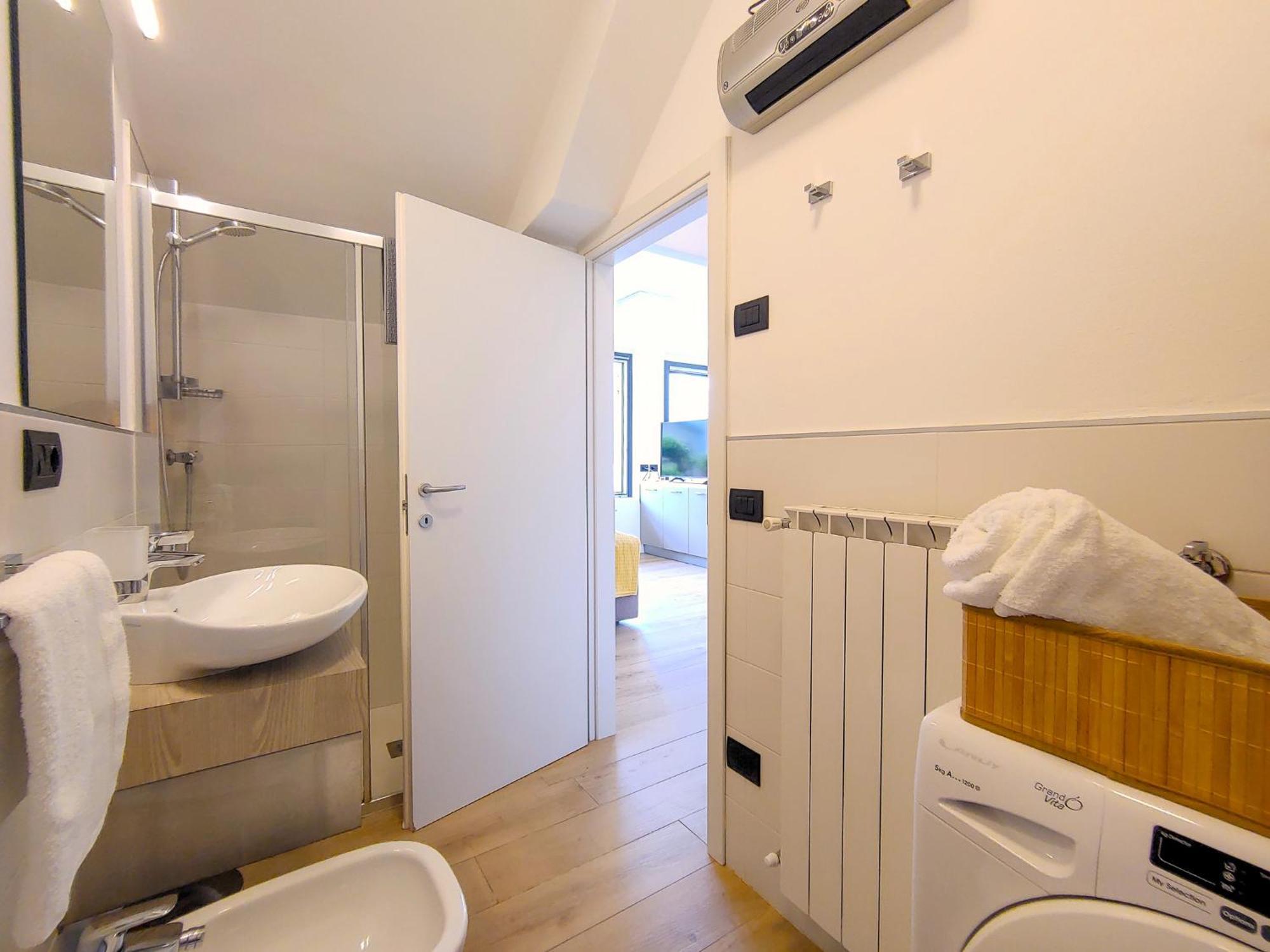 Dascio Emotion Ferienwohnung Mit Terrasse Am See Exterior photo