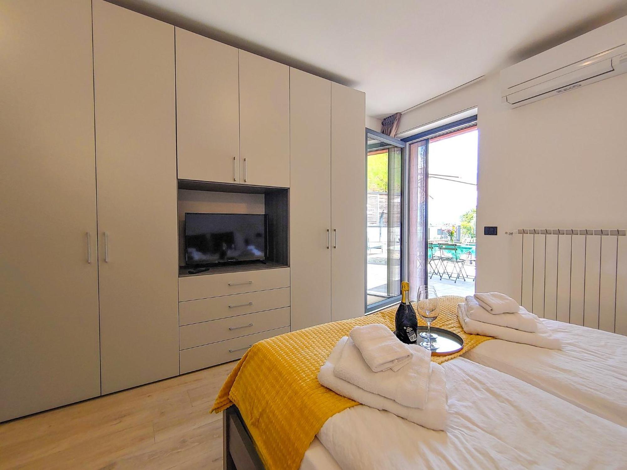 Dascio Emotion Ferienwohnung Mit Terrasse Am See Exterior photo